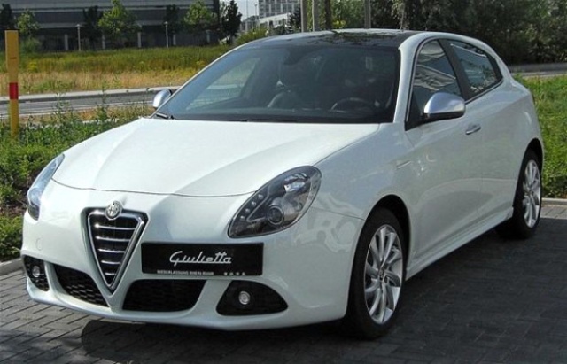 Alfa Romeo Giulietta 1.6 JTDM-2 120 PS TCT
100 kilometredeki ortalama yakıt tüketimi: 3.9lt
