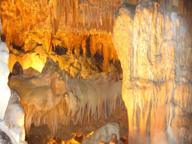Damlataş astıma iyi gelir: Alanya
Alanya için çok rahatlıkla bir mağaralar kenti diyebiliriz. Dünyaca ünlü mağarası Damlataş'tır. Mağara, büyüleyici güzelliğinin yanı sıra astım hastalarına iyi gelen havasıyla da bilinir.